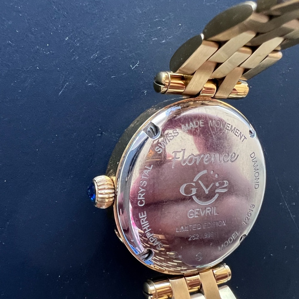 GV2 gold toned watch - Picture 2 of 5